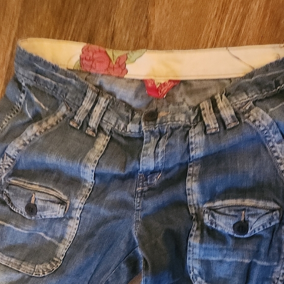 Lucky Brand Relaxed Blue Jeans - Picture 3 of 10